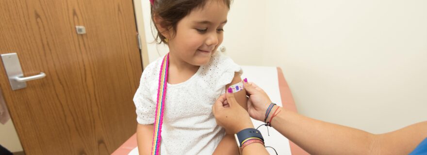 Kinderen vaccineren tegen corona – in het belang van het kind?
